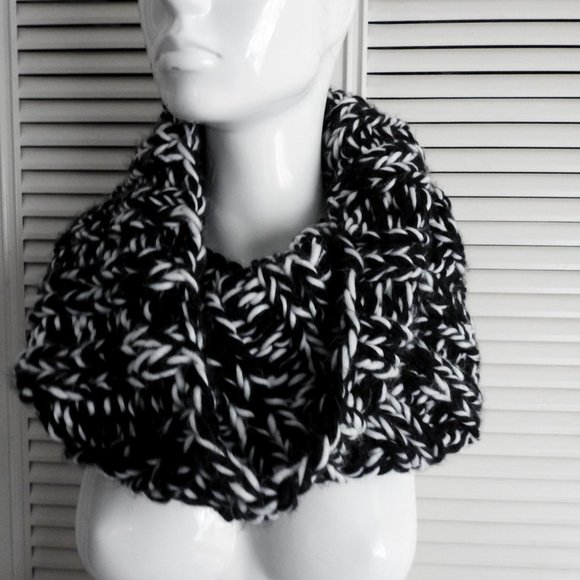 NWT H&M Divided Winter Head Scarf Wrap Chunky Thick Knit - Picture 5 of 8